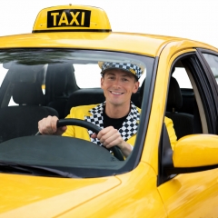 Taxifahrer Taxifahreruniform gelb Taxifahrermütze New York City Taxi